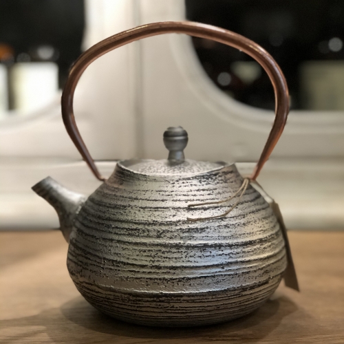 Teekanne aus Eisen mit silbernen Finish